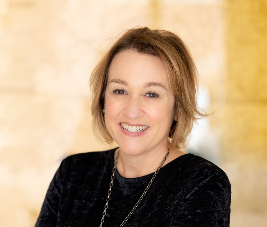 Lynn Kuzneski outside gc